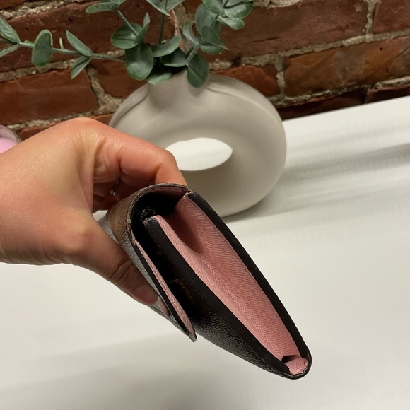 Medium size Emilie LV wallet in good condition. - Picture 4 of 5